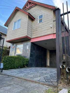 Arriendo Casa dos pisos por dia